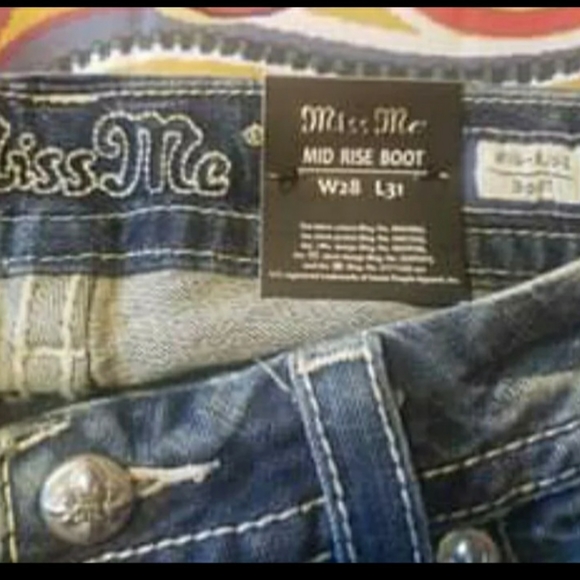 SOLD Miss Me Mid Rise Boot 28x31 - Picture 3 of 6